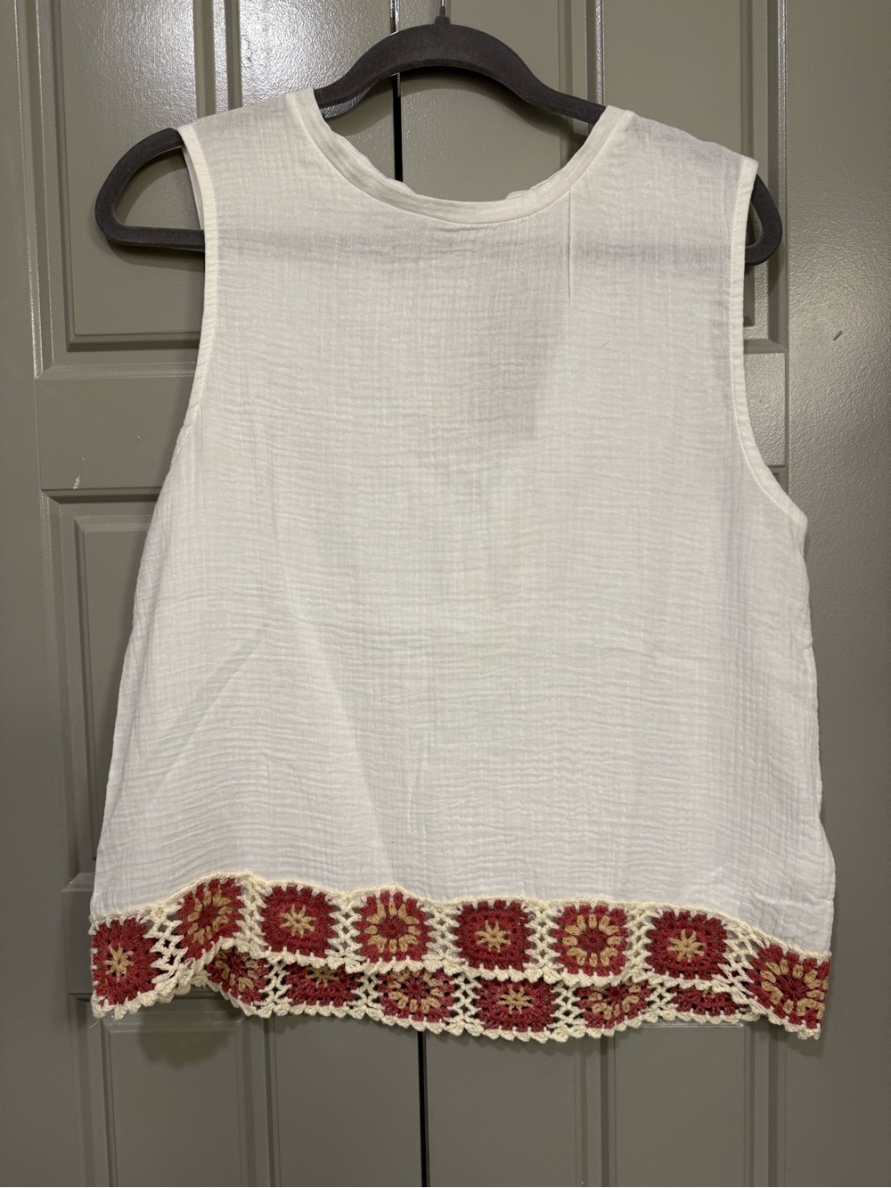 Sfera Casual White Floral Border Tank Top Size L – NWT 🌸🤍